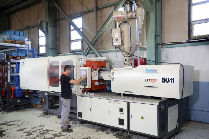 حقن البلاستيك